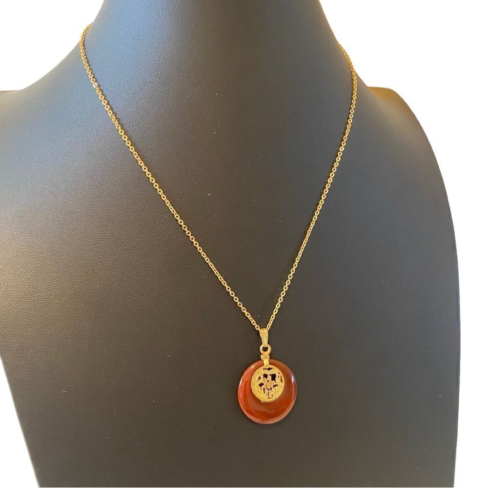 Delicate Looking Vintage Pendant on Shimmering Gold Tone Chain. - Picture 2 of 7
